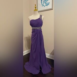 043 Elegant Purple One-Shoulder Gown